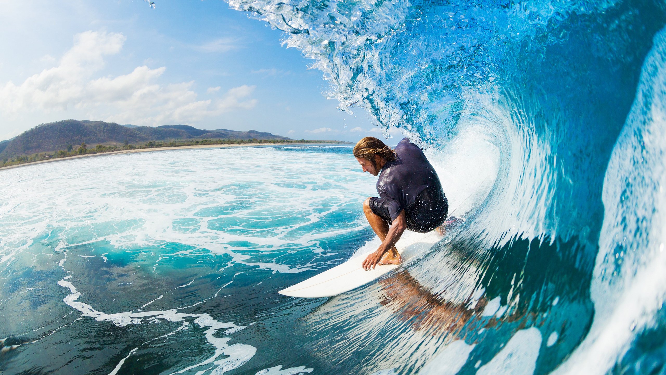 排球最新战报！葡萄牙队迎战巴西队，超级对决，球迷热情点燃赛场